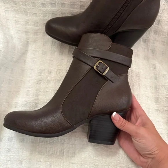 A2 Aerosoles Ankle Boots Invitation Brown Faux Leather Side Zip Heels - Picture 4 of 14